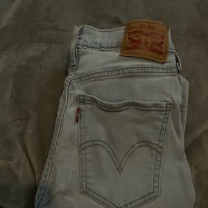 Ripped mile high Levi’s skinny jeans